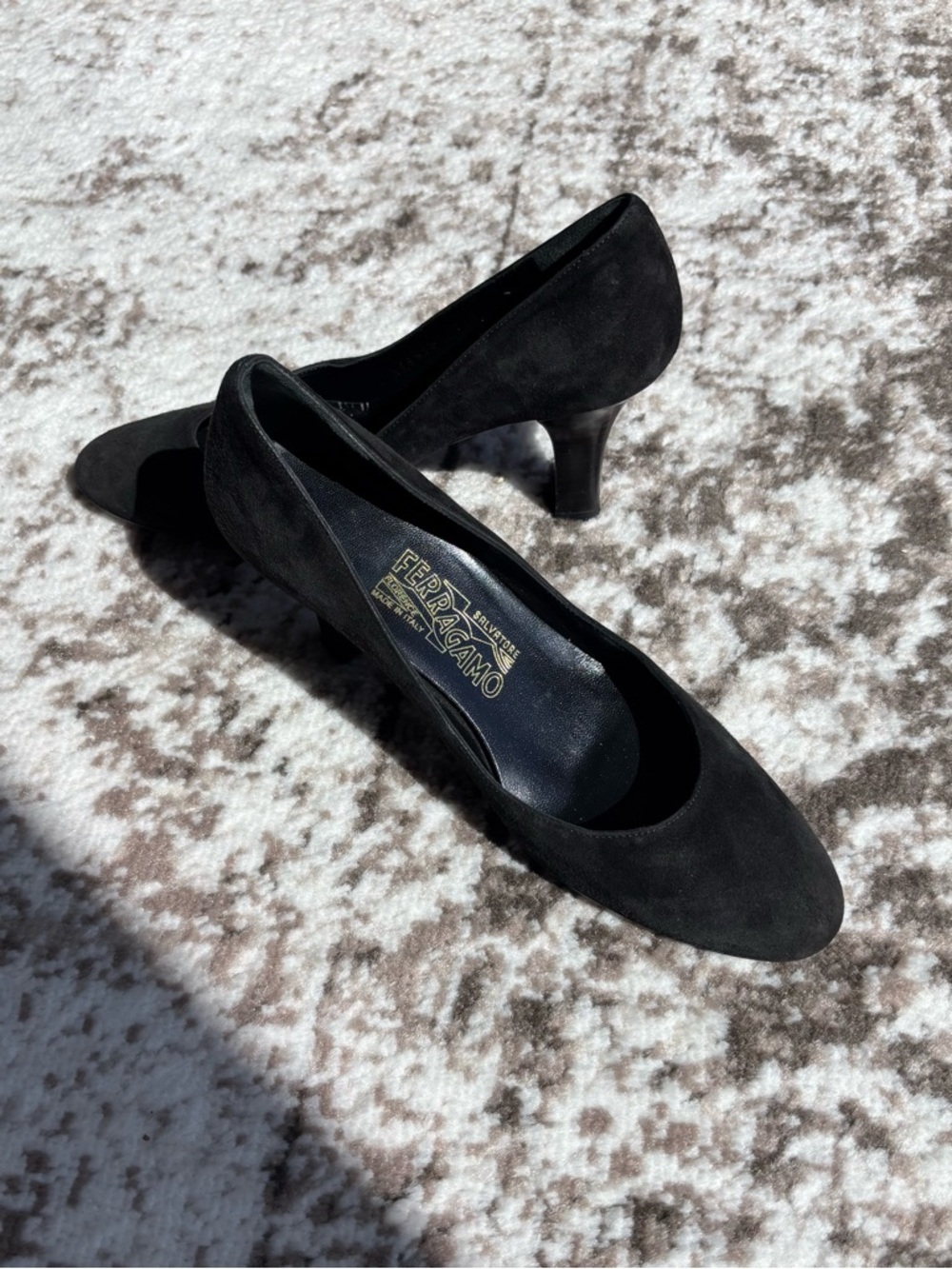 Vintage 90’s Salvatore Ferragamo Black Suede Mid-Heel Pumps - Picture 10 of 13